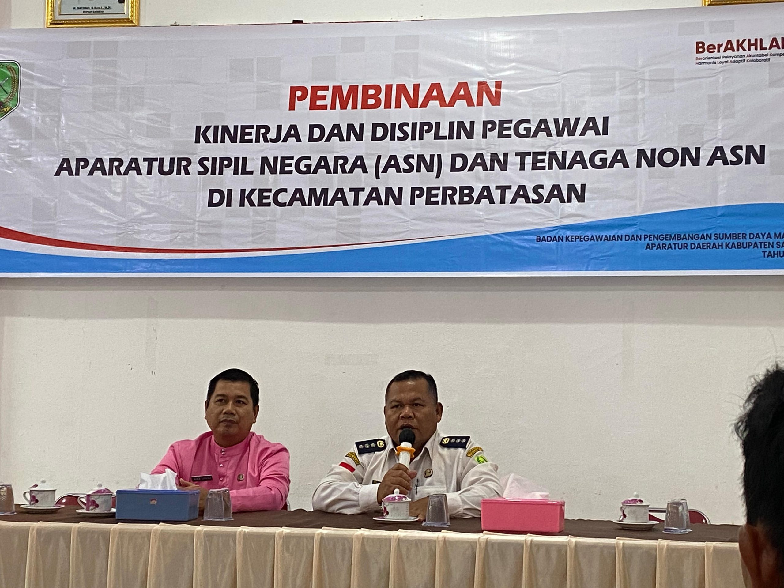 Perkuat Disiplin ASN di Perbatasan, BKPSDMAD Sambas Gelar Pembinaan di Sajingan Besar